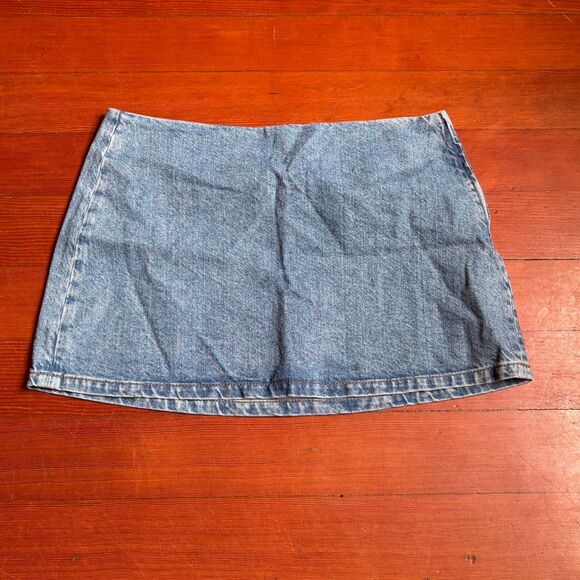 ASOS Design denim mini skirt with size zip. Size 4/6. - Picture 1 of 8
